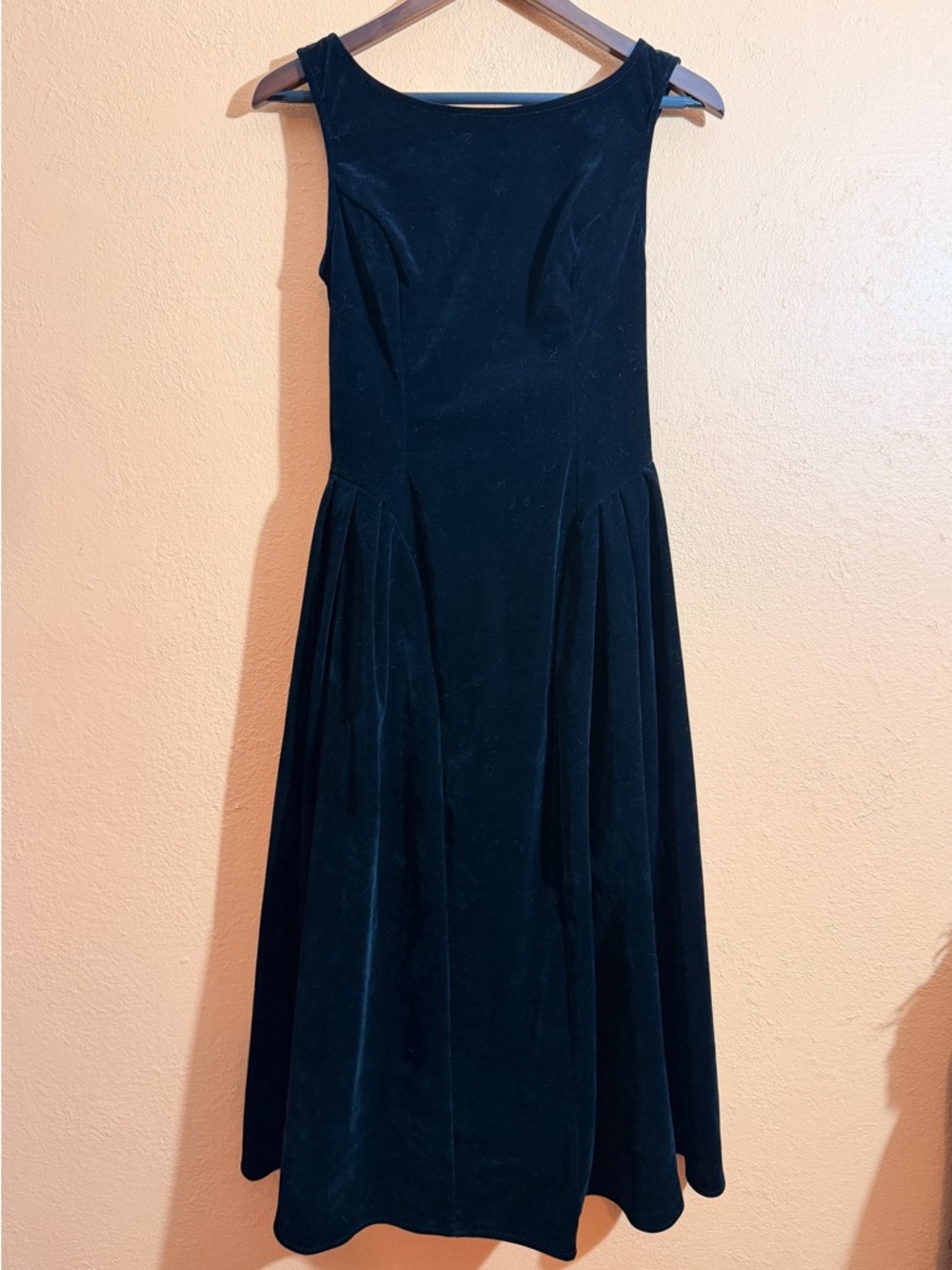 Cider Black Velvet Sleeveless Midi Dress
